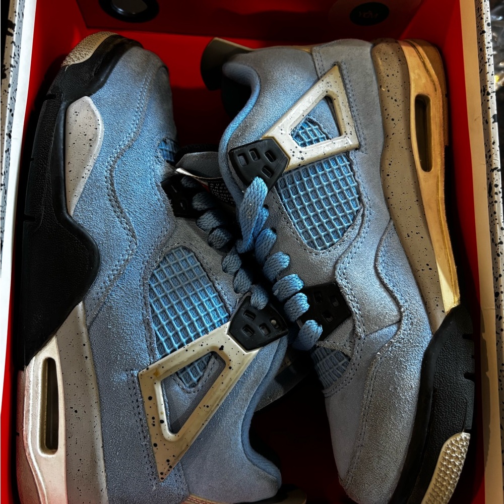 Air Jordan 4 university blue